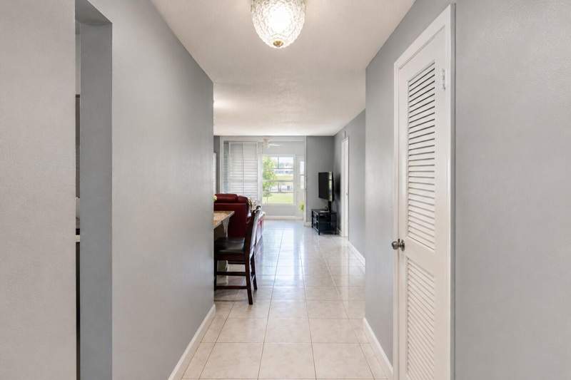 2 bedroom Condominium at 2750 W Sunrise Lakes Drive #112, Sunrise Lakes 6 Condo, Sunrise — photo 3