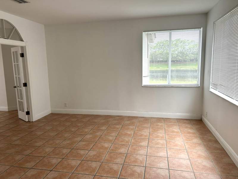 4 bedroom Single Family Residence at 4361 Dogwood Circle, The Ridges, Weston — photo 4