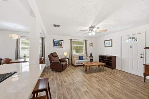 6404 Oak Street, Hollywood FL - photo 7 of 27
