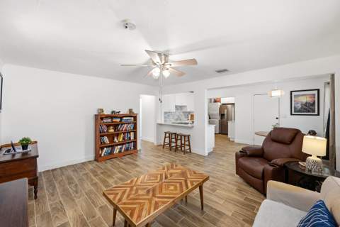 6404 Oak Street, Hollywood FL - photo 10 of 27