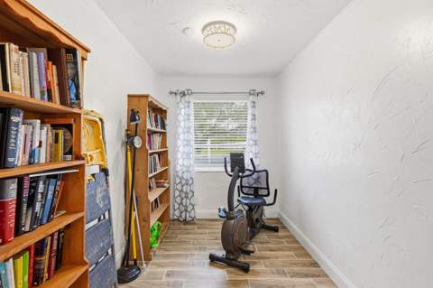 6404 Oak Street, Hollywood FL - photo 12 of 27
