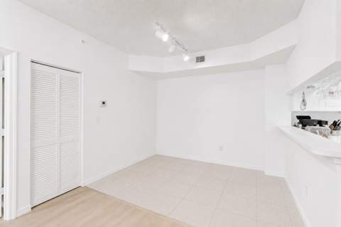 2806 Veronia Drive #301, Palm Beach Gardens FL - photo 8 of 42