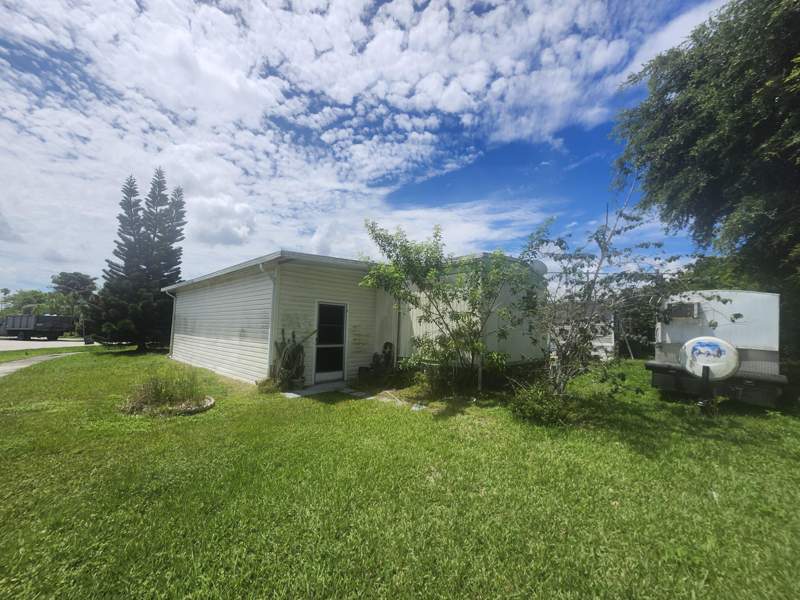 2 bedroom Mobile Home at 290 NW 218th Way #Lot 473, Heritage City, Pembroke Pines — photo 3