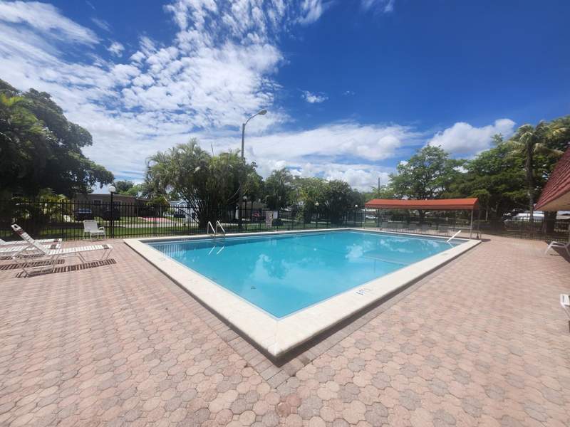 2 bedroom Mobile Home at 290 NW 218th Way #Lot 473, Heritage City, Pembroke Pines — photo 5