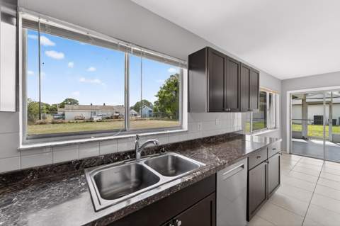 261 SW Cherryhill Road, Port St. Lucie FL - photo 11 of 37