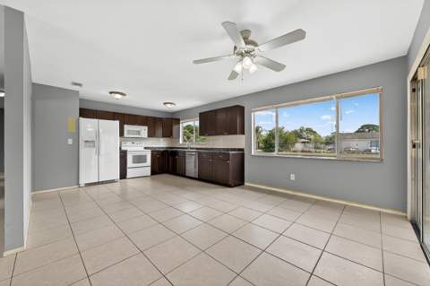 261 SW Cherryhill Road, Port St. Lucie FL - photo 8 of 37