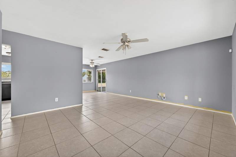 3 bedroom Single Family Residence at 261 SW Cherryhill Road, Port St Lucie Section 41, Port St. Lucie — photo 3