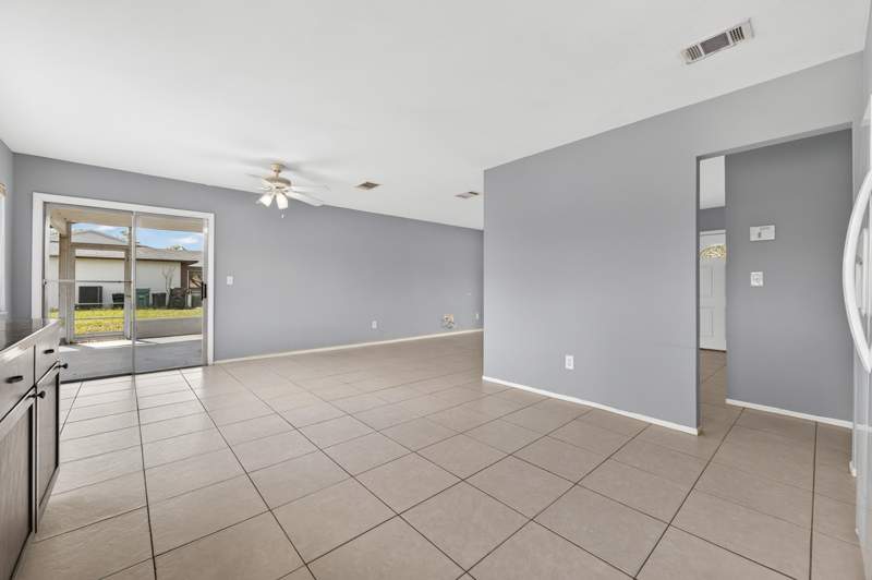 3 bedroom Single Family Residence at 261 SW Cherryhill Road, Port St Lucie Section 41, Port St. Lucie — photo 5