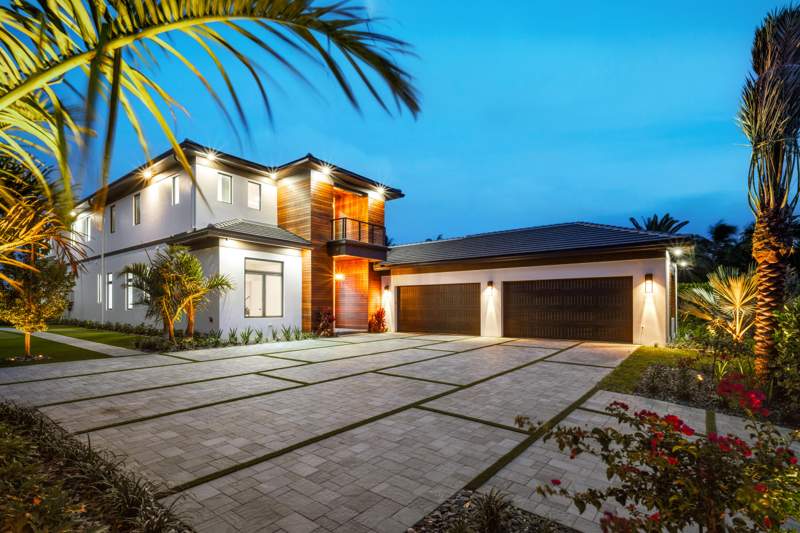 7 bedroom Single Family Residence at 1708 N Lakeside Drive, North Lake Worth, Lake Worth Beach — photo 2