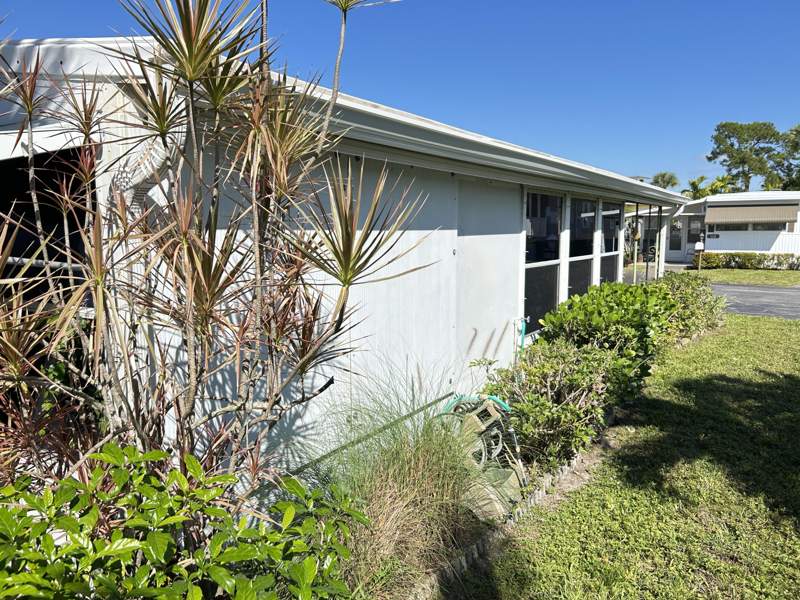 2 bedroom Mobile Home at 425 Bougainvilla Drive, pine tree park legacy home, Deerfield Beach — photo 3