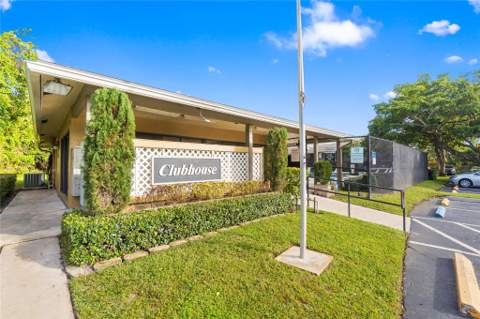 567 Trace Circle #104, Deerfield Beach FL - photo 17 of 20