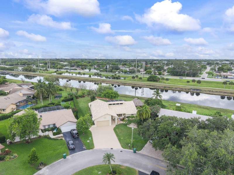 4 bedroom Single Family Residence at 11240 SW 1st Street, Cypress Glen, Coral Springs — photo 2