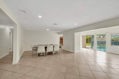 4721 Sarazen Drive, Hollywood FL - photo 11 of 46