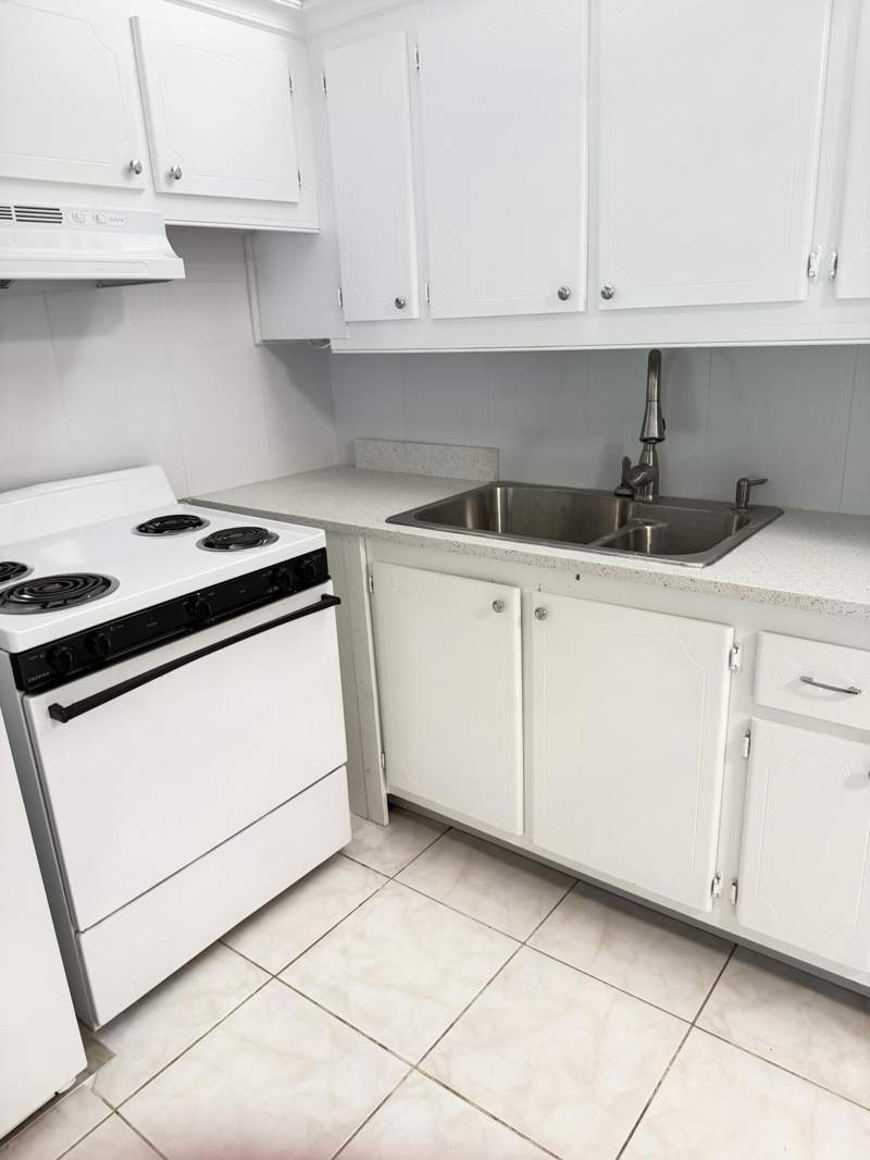 1 bedroom Condominium at 179 Windsor H, Windsor Condos, West Palm Beach — photo 2