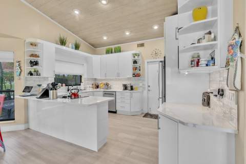 7640 NW 87th Avenue, Tamarac FL - photo 12 of 50