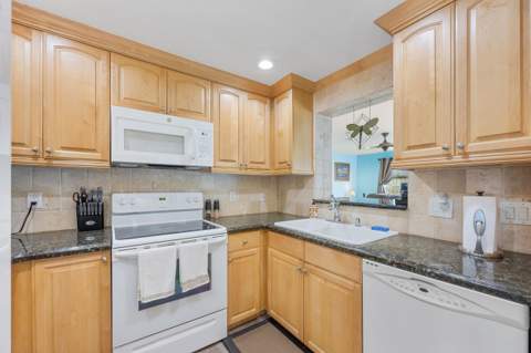128 Banyan Circle, Jupiter FL - photo 8 of 39