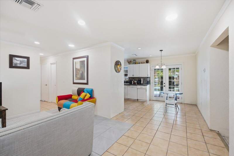 2 bedroom Single Family Residence at 325 NW Dearman Street, Port St Lucie Section 25, Port St. Lucie — photo 4