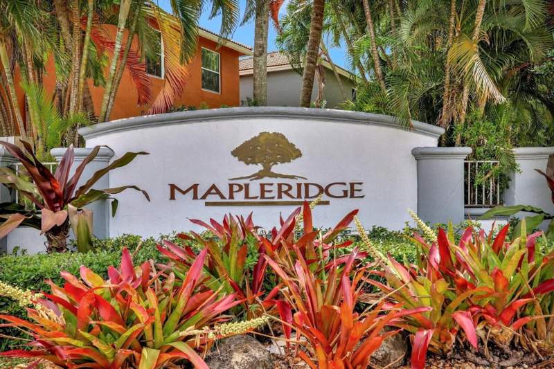 4 bedroom Single Family Residence at 3775 SW 50th Street, Maple Ridge, Fort Lauderdale — photo 4