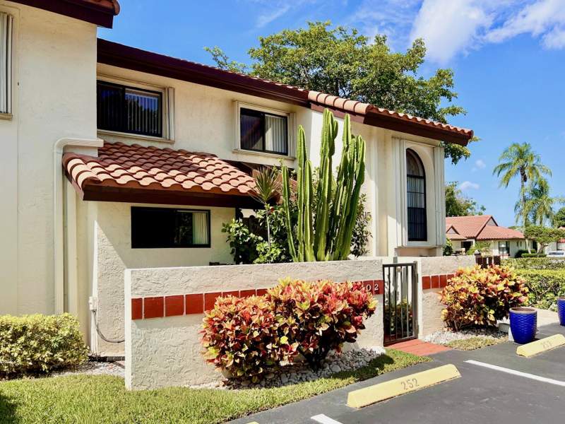 3 bedroom Condominium at 10615 Ocean Palm Way #102, Palm Chase, Boynton Beach — photo 2