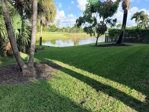 2285 Ridgewood Circle, Royal Palm Beach FL - photo 13 of 38
