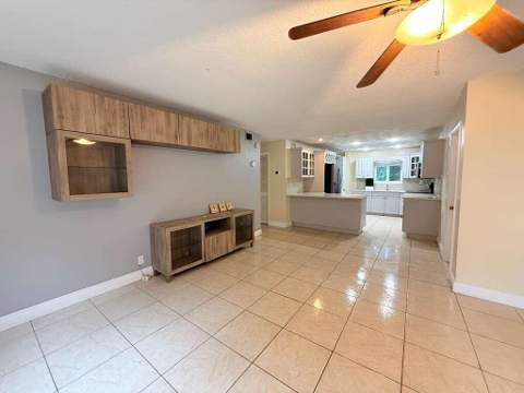 2210 Taylor Street #207, Hollywood FL - photo 7 of 12
