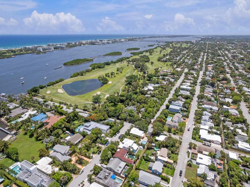 3 bedroom Single Family Residence at 1615 N Lakeside Drive, North Lake Worth, Lake Worth Beach — photo 3