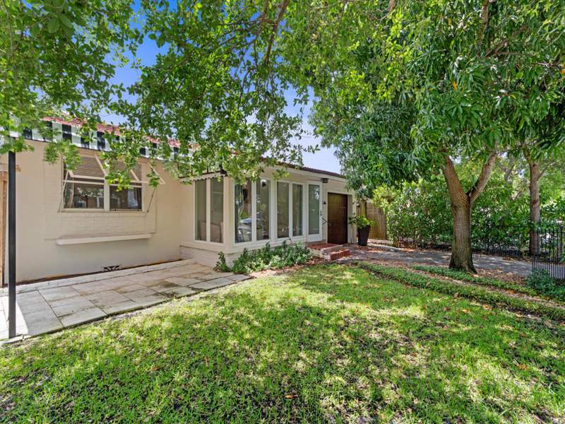 3 bedroom Single Family Residence at 1615 N Lakeside Drive, North Lake Worth, Lake Worth Beach — photo 4