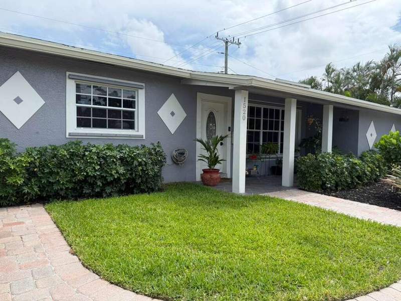 3 bedroom Single Family Residence at 1520 NE 35th Street #1520, Cresthaven No 9 Replat, Pompano Beach — photo 2