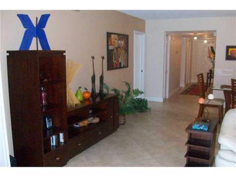 4031 N Cypress Drive #101, Pompano Beach FL - photo 12 of 35