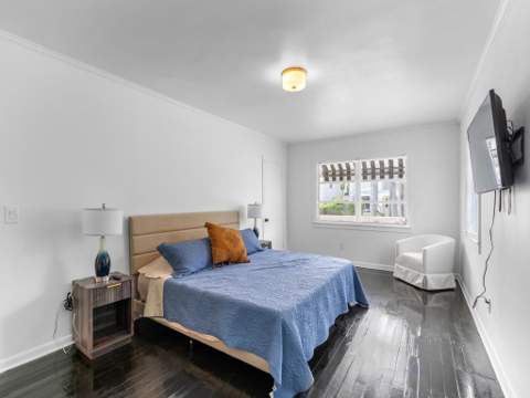 422 N Lakeside Drive, Lake Worth Beach FL - photo 16 of 55