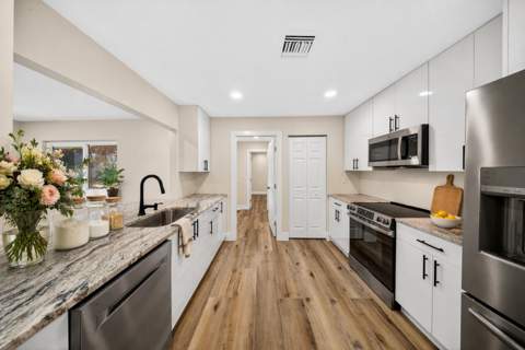 1451 SE Grapeland Avenue, Port St. Lucie FL - photo 14 of 38