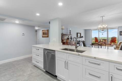 1150 Hillsboro Mile #905, Hillsboro Beach FL - photo 6 of 36