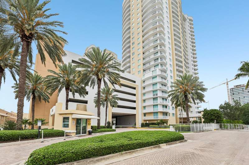 2 bedroom Condominium at 1755 E Hallandale Beach Boulevard #1207 E, Duo Condominium East, Hallandale Beach — photo 2