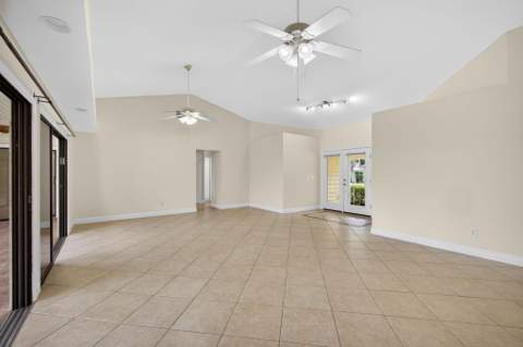 10420 SE Jupiter Narrows Drive, Hobe Sound FL - photo 11 of 78
