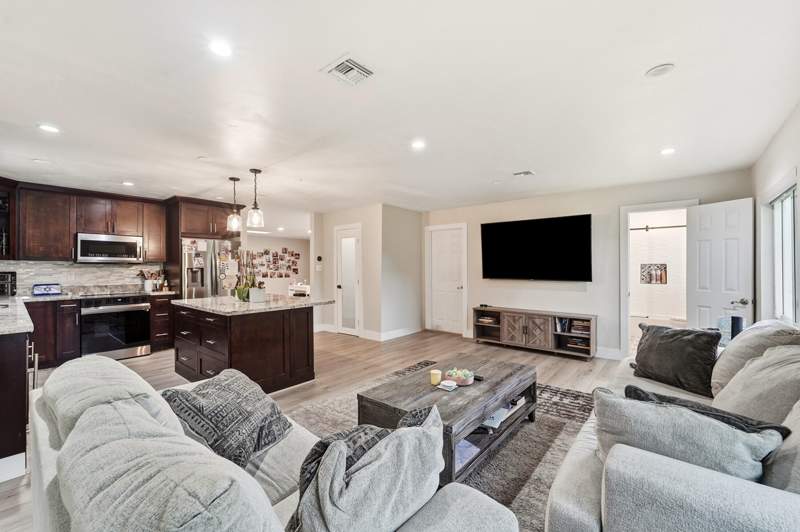 4 bedroom Single Family Residence at 11700 NW 27th Street, Plantation Acres/ Alridge , Plantation — photo 2