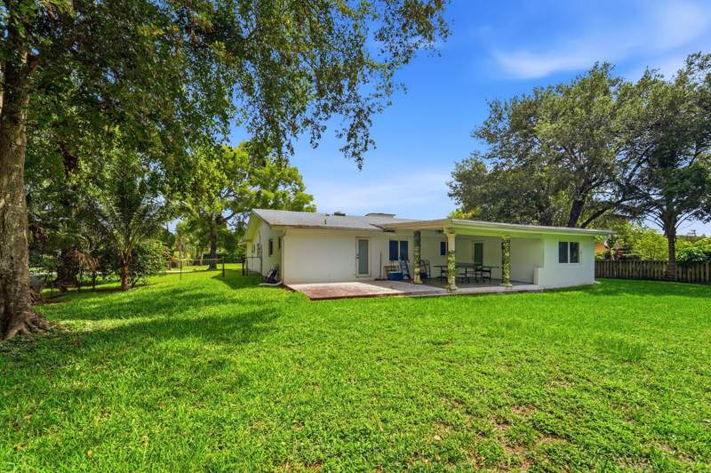 4 bedroom Single Family Residence at 11700 NW 27th Street, Plantation Acres/ Alridge , Plantation — photo 5