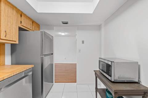 900 Saint Charles Place #221, Pembroke Pines FL - photo 6 of 32