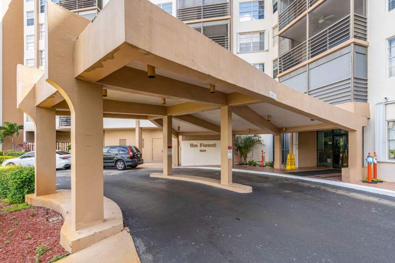 2 bedroom Condominium at 900 Saint Charles Place #221, Park Place Condominium No Six, Pembroke Pines — photo 3