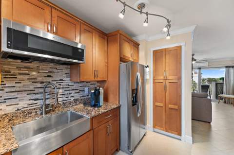 33 S Ocean Avenue #502, Palm Beach Shores FL - photo 6 of 47