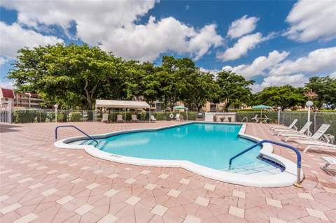 1015 Country Club Drive #307, Margate FL - photo 6 of 23