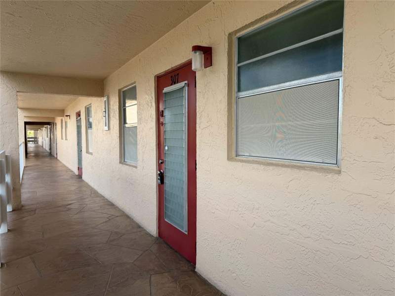 2 bedroom Condominium at 1015 Country Club Drive #307, Oriole Golf & Tennis Club Condo, Margate — photo 3