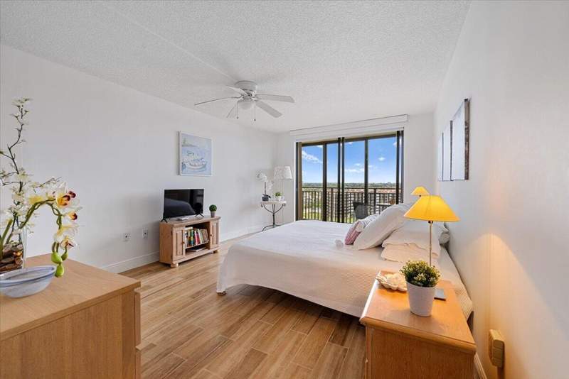 1 bedroom Condominium at 3912 S Ocean Boulevard #1211, Regency Highland Club Condo, Highland Beach — photo 5