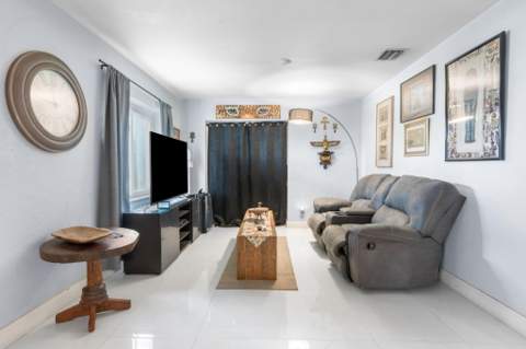2126 Washington Street, Hollywood FL - photo 13 of 25