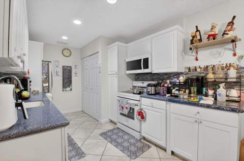 14232 Campanelli Drive, Delray Beach FL - photo 8 of 37