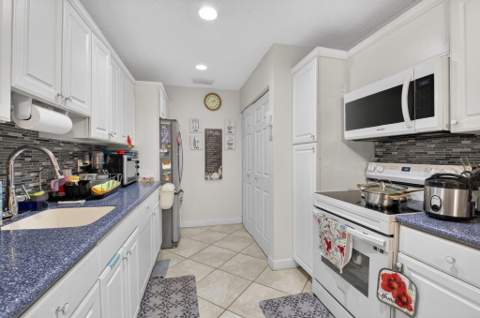 14232 Campanelli Drive, Delray Beach FL - photo 10 of 37