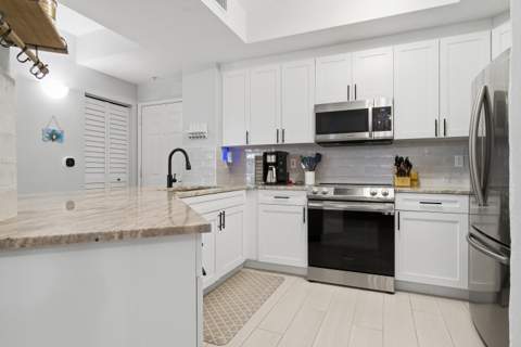 780 S Sapodilla Avenue #104, West Palm Beach FL - photo 8 of 33