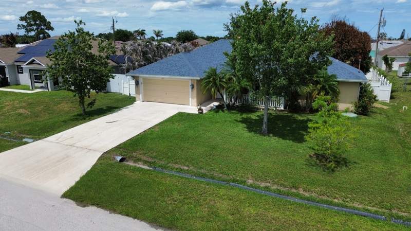 3 bedroom Single Family Residence at 1773 SW Finch Lane, Port St Lucie Section 9, Port St. Lucie — photo 3