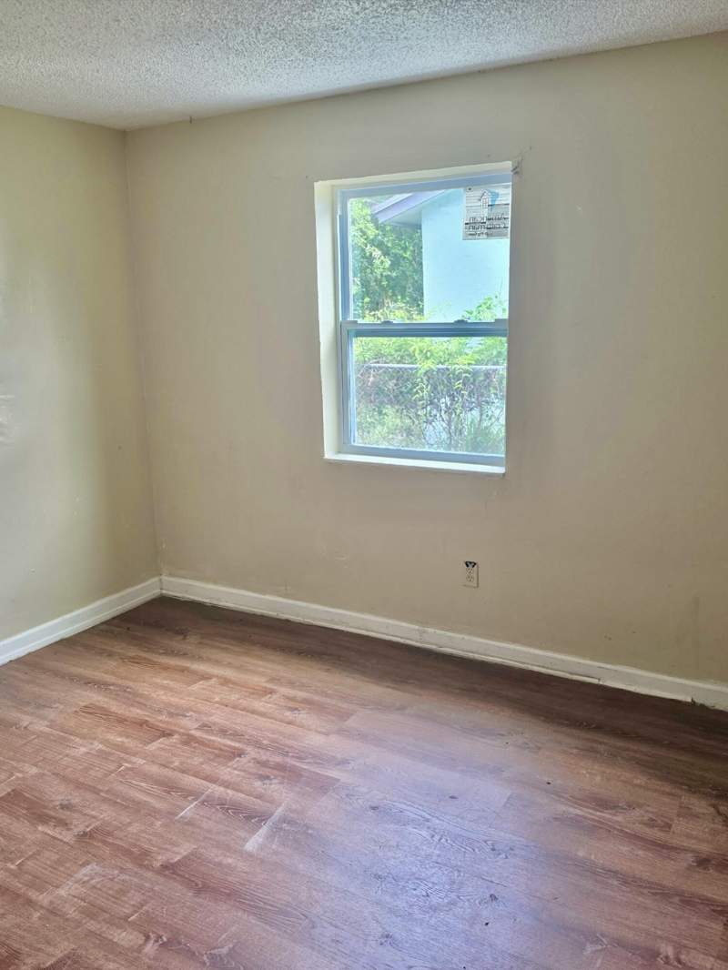 4 bedroom Single Family Residence at 1216 Giller Avenue, Mangonia Hills, Mangonia Park — photo 4
