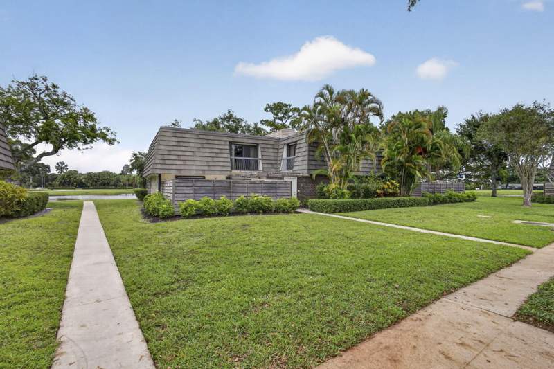 3 bedroom Townhouse at 121 1st Terrace, Glenwood Twnhs, Palm Beach Gardens — photo 3