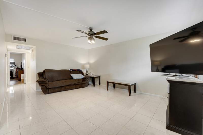 2 bedroom Condominium at 1011 Exeter, Exeter At Century Village Condo, Boca Raton — photo 2